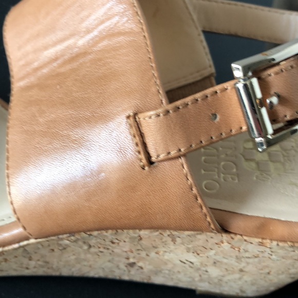 VINCE CAMUTO SANDALS - Picture 10 of 11